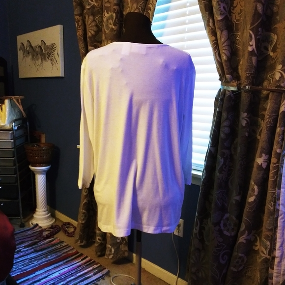 Tops - Picture 3 of 5